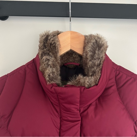 Eddie Bauer Medium Goose Down Faux Fur Trim Burgundy Puffer Vest - Picture 5 of 12